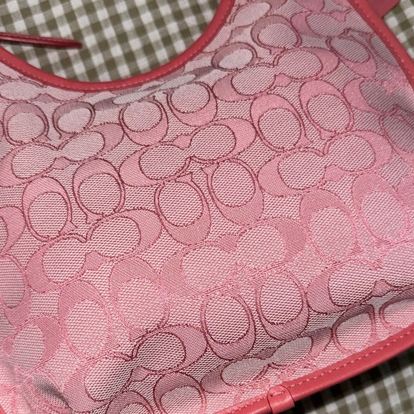 Authentic Coach Pink Signature Shoulder Bag - Picture 2 of 8
